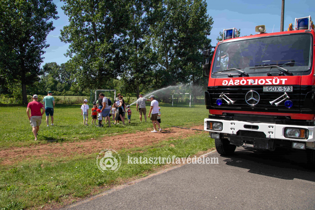 Nyitott szertárkapuk, Szabolcsban is