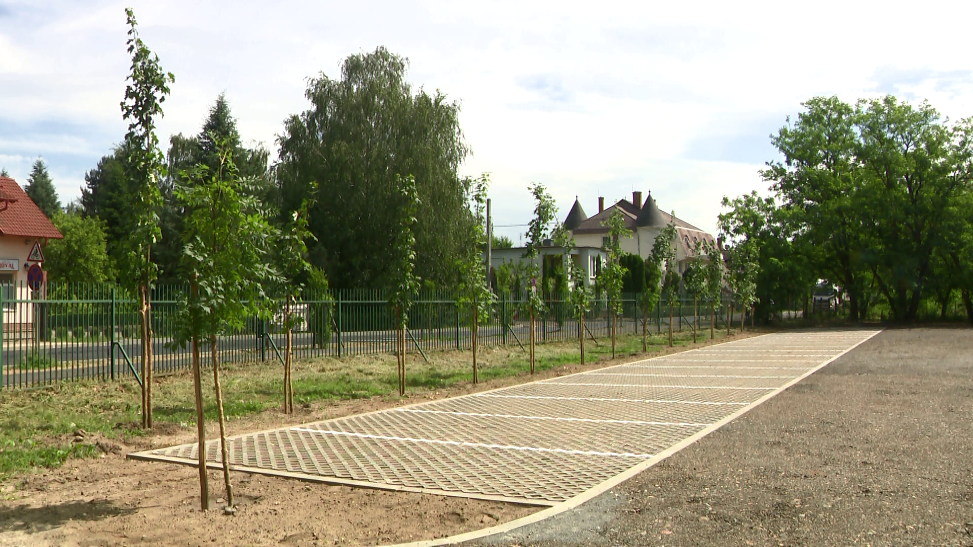 Megújult parkoló Sóstón, a fürdő mellett