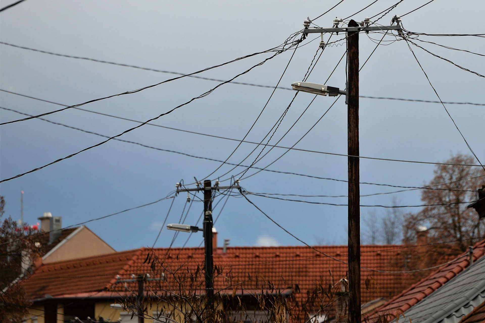 Korszerűbb villanyoszlopok, lámpatestek