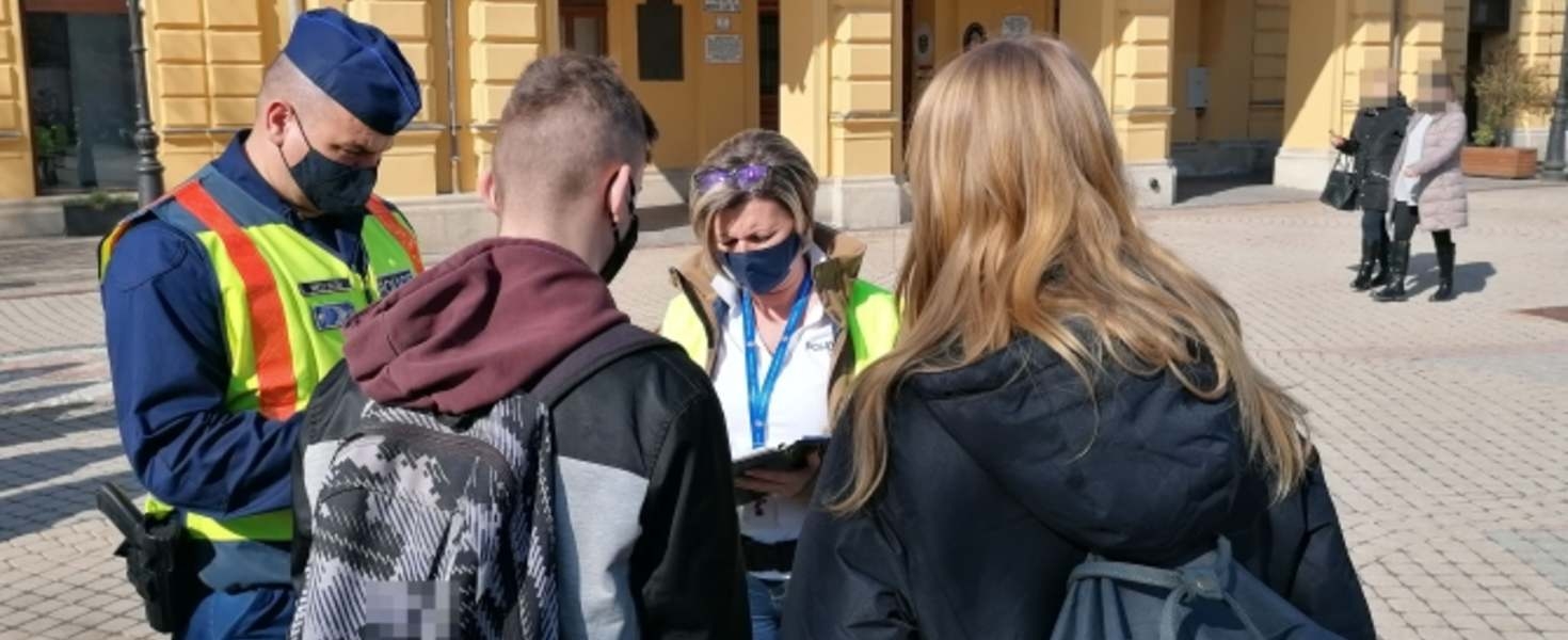 Iskolaidőben csellengő diákokat ellenőriztek Nyíregyházán