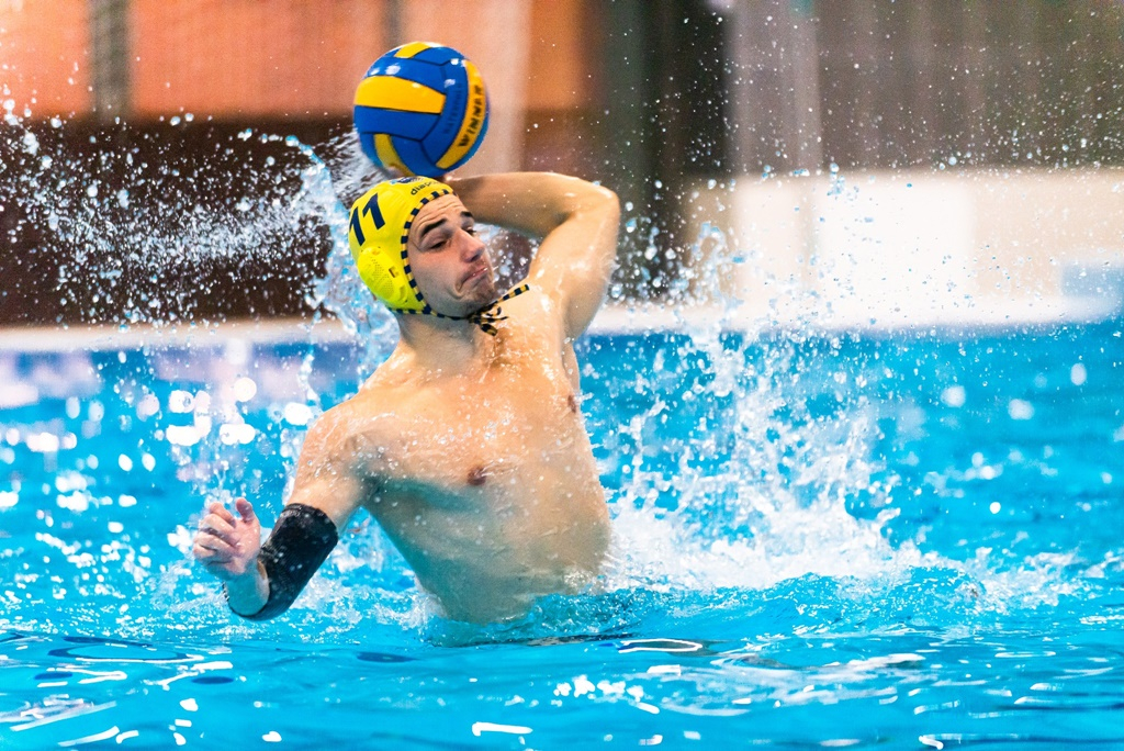 Újra medencében a felnőtt vízilabdások