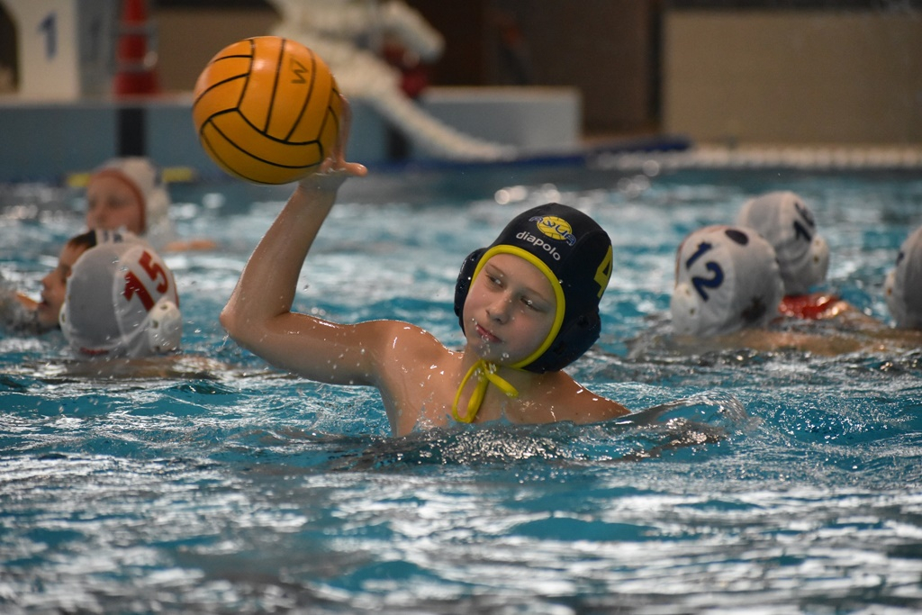 Medencében a legkisebb vízilabdások