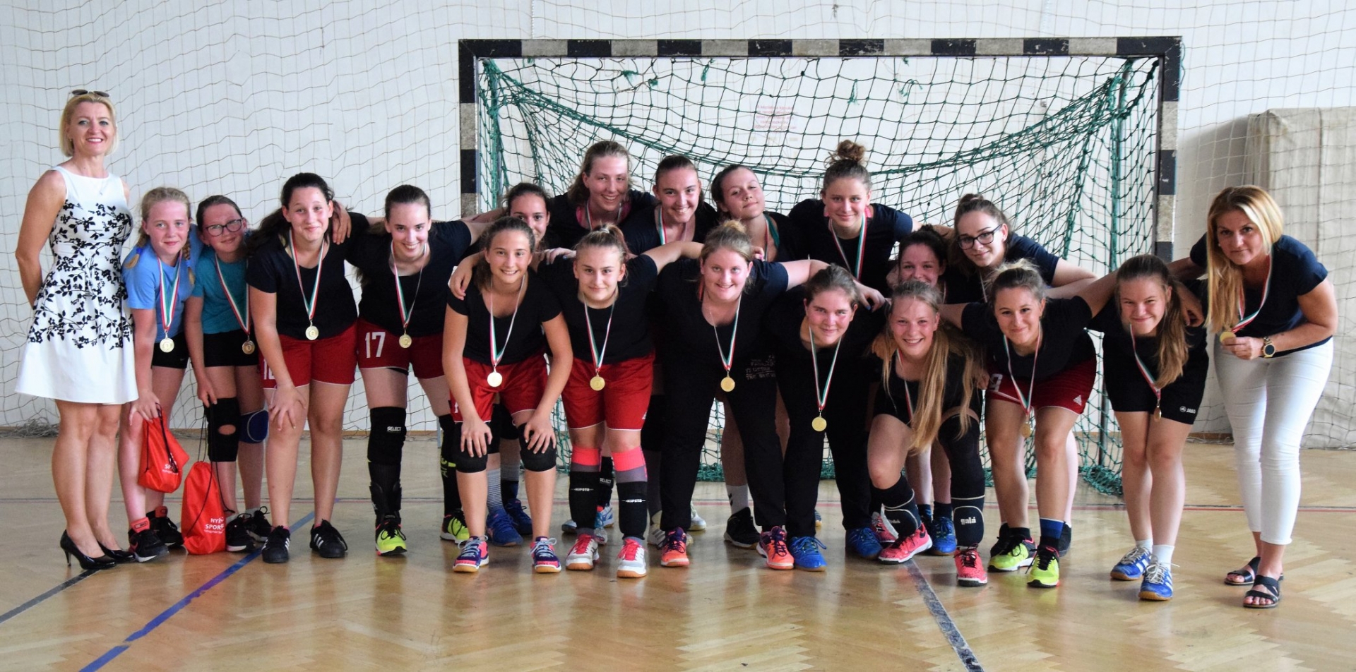 Megkapták a bajnoki aranyérmet a Nyíregyházi Sportcentrum kézilabdás lányai