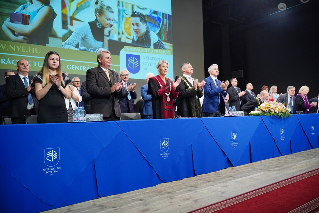 Megkezdődött a tanév az egyetemen