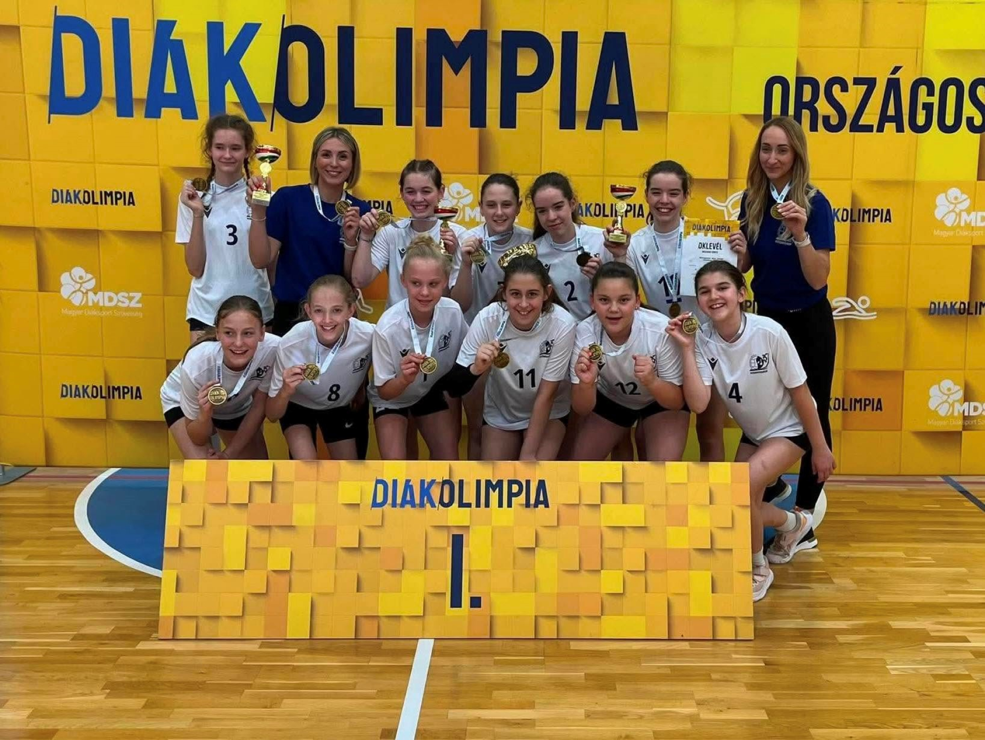 Országos Bajnok a Bem iskola röplabdacsapata!