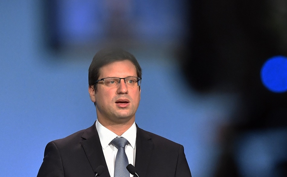 Gulyás Gergely: Kilencezer forint értékű rezsiutalványt kapnak a nyugdíjasok