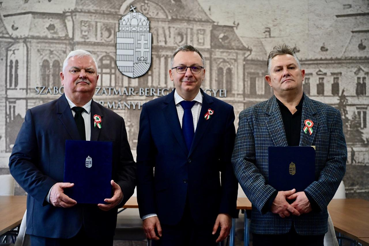 Elismerések a Kormányhivatal munkatársainak