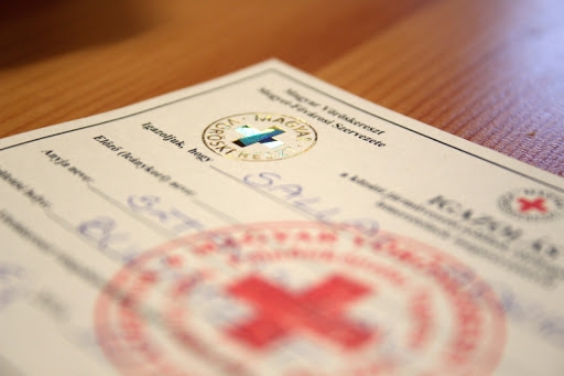 Egyelőre nem indulnak újra a jogosítványhoz szükséges elsősegélyvizsgák