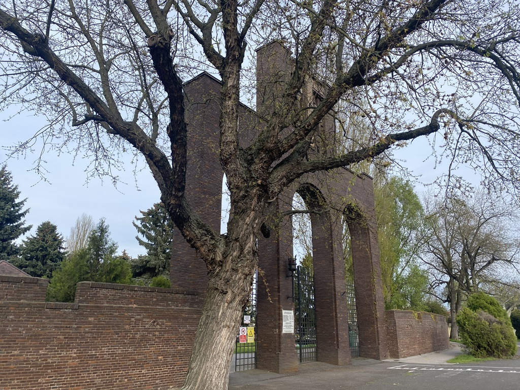 Hosszabb nyitvatartás az Északi temetőben