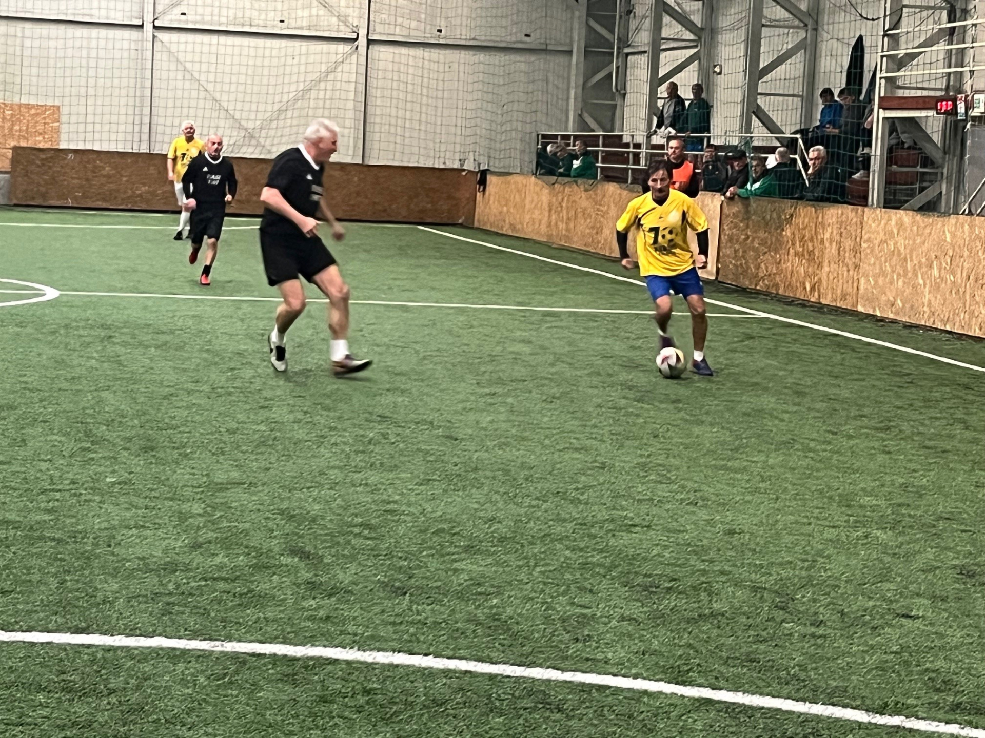 Veteránok rúgták a bőrt