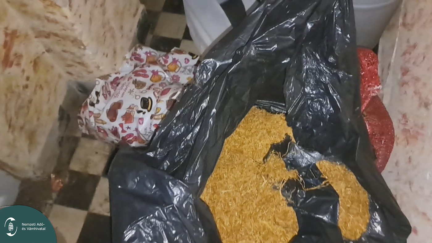 Lószerszámok közt a dohány