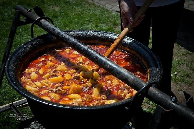 Hagyományőrző Gulyásfőző Íz-Feszt