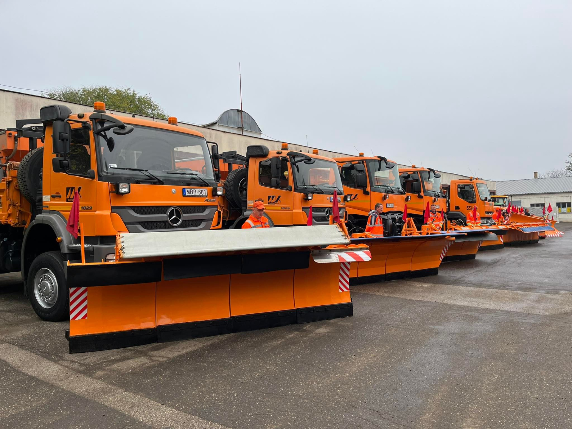 Készenlétben a téli munkagépek