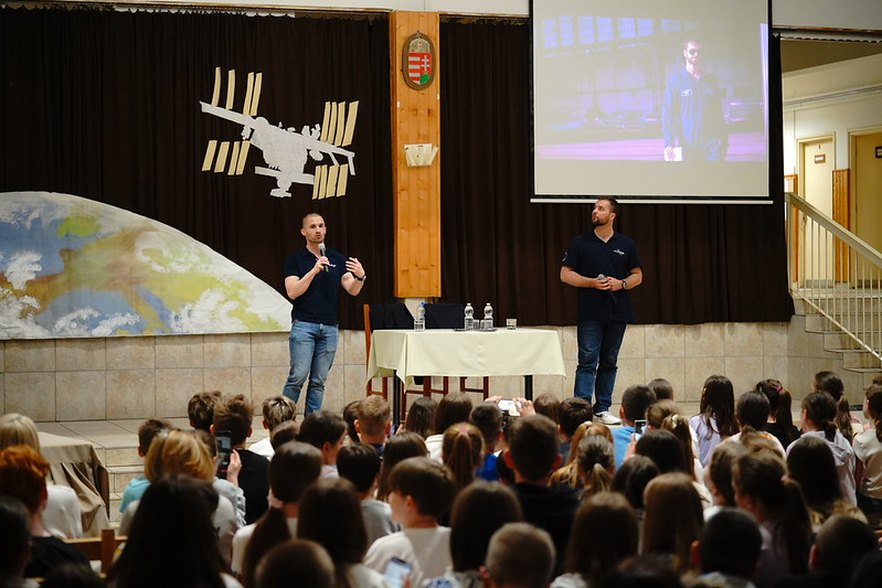 Kutatóűrhajósok az Eötvösben