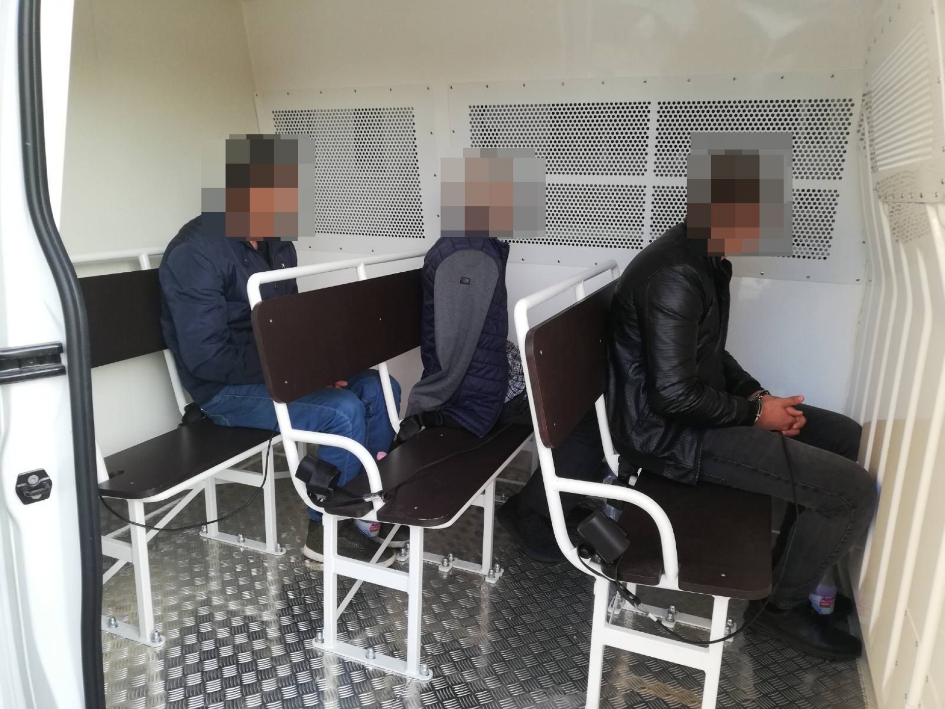 A Megyei Rendőrfőkapitányság körözte az M1-esen elfogott határsértőket