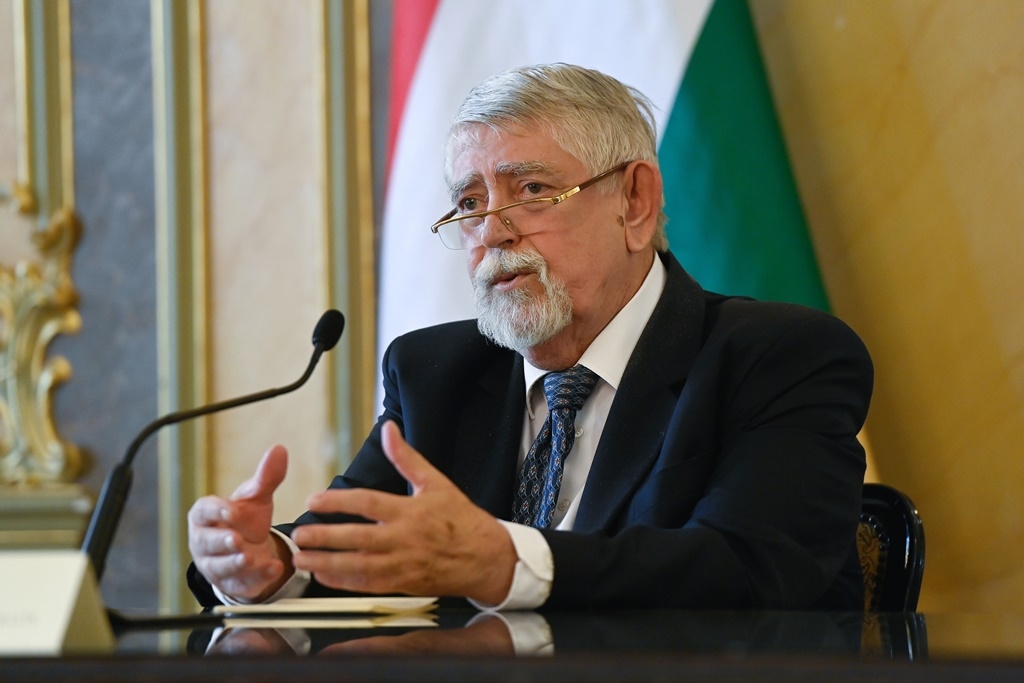 Emmi: sikeres a diákok kampányszerű oltása