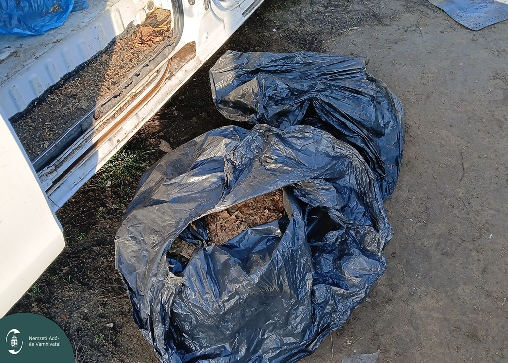 Illegális dohányműhelyt lepleztek le