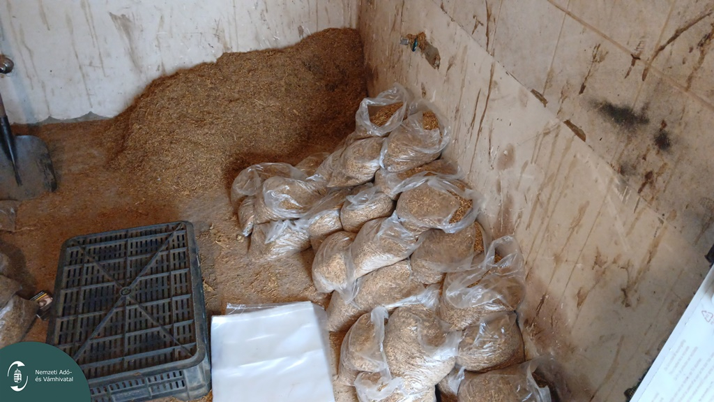 Lapáttal porciózták a dohányt