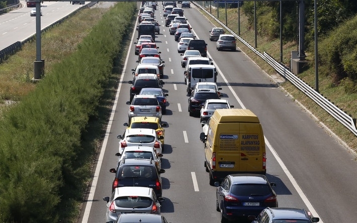 Folyamatosan nő a forgalom a közutakon