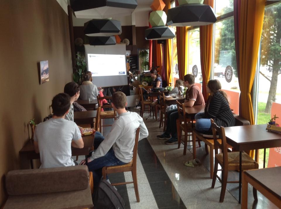 Közösségi szolgálatra várja a diákokat a Labor Café