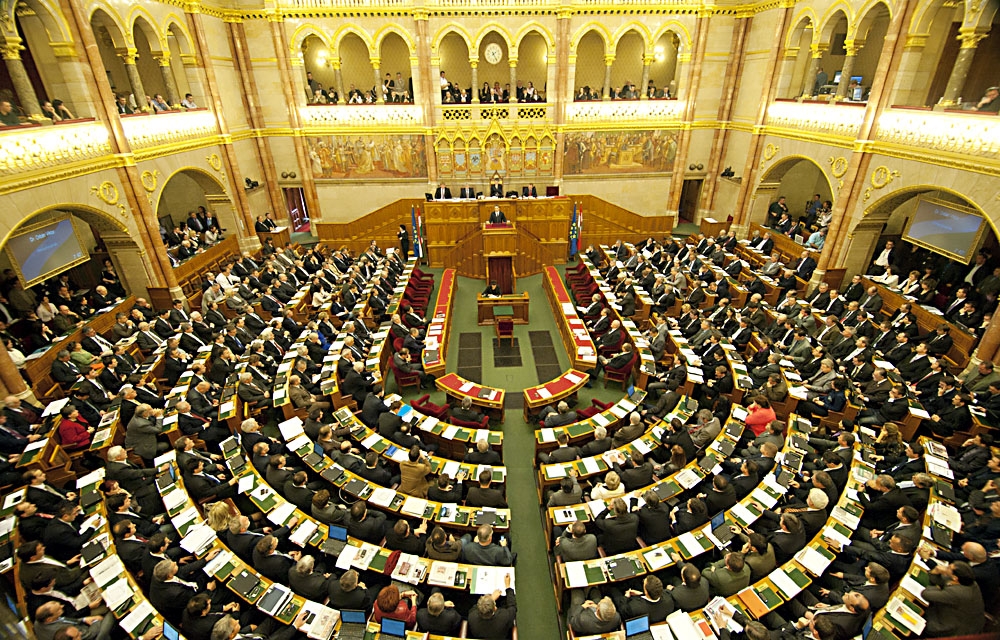 Tizennyolc javaslatról szavaz a Parlament a héten