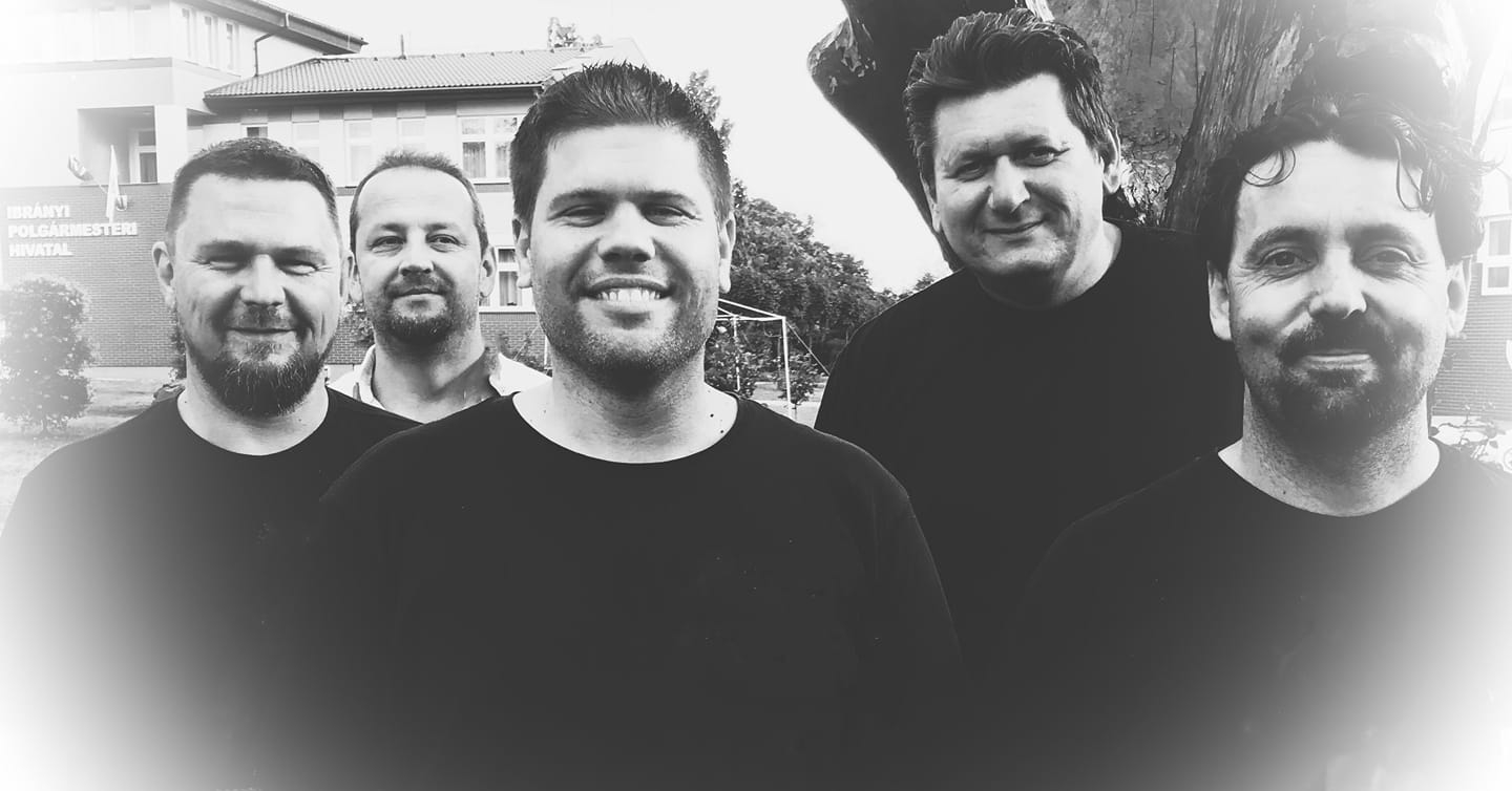 A húrok közé csap a Queen Forever Tribute Band