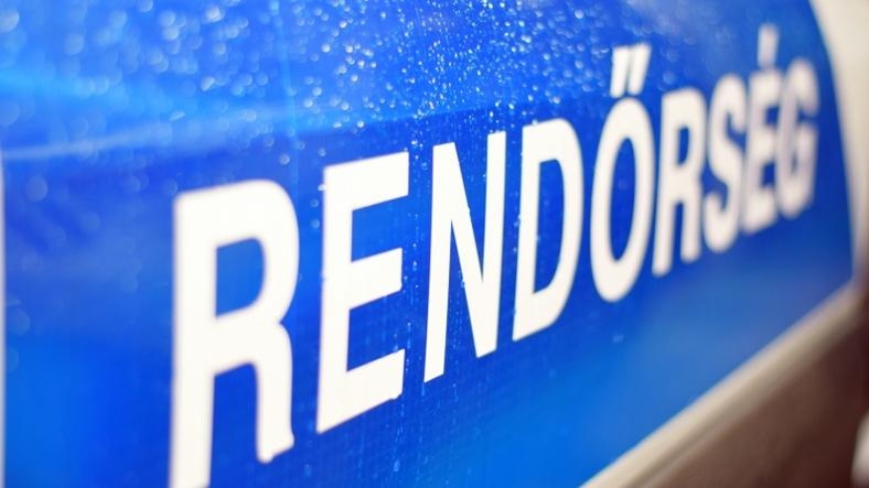 Civil autóból ellenőriznek a rendőrök