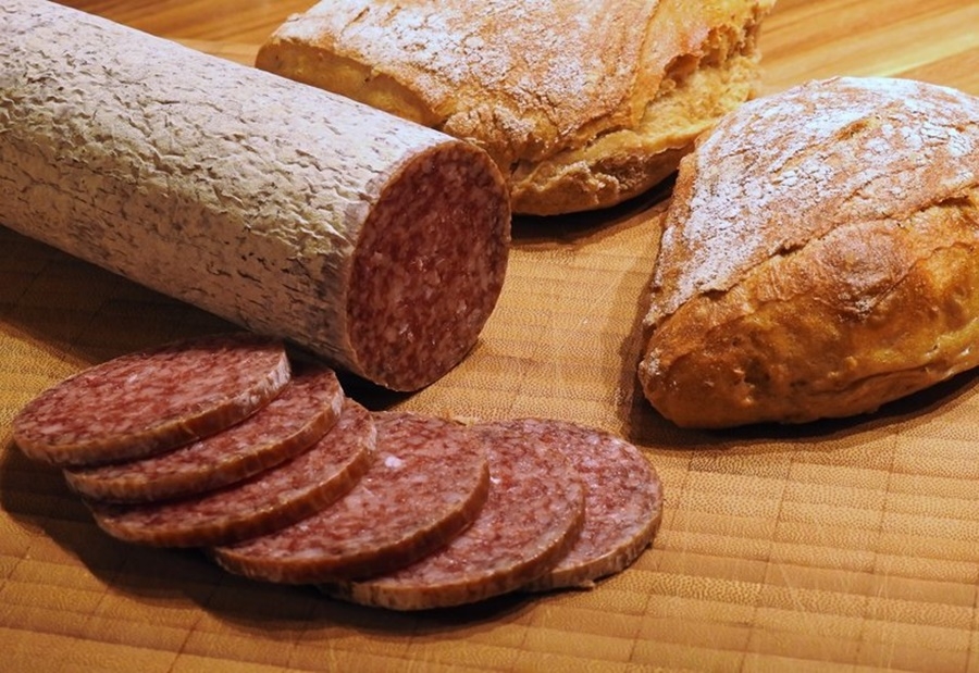 Boltvezető üldözte a tolvajt