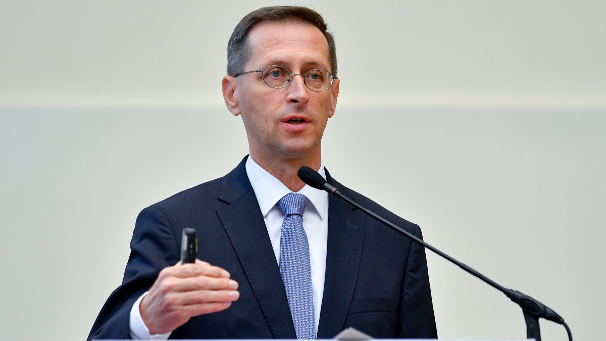 Varga Mihály: hatpontos pénzügyi csomagot fogadott el az operatív törzs