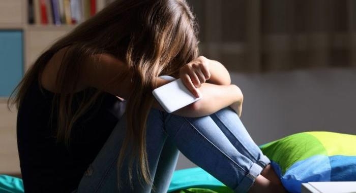 15 éves lány zsarolta osztálytársát